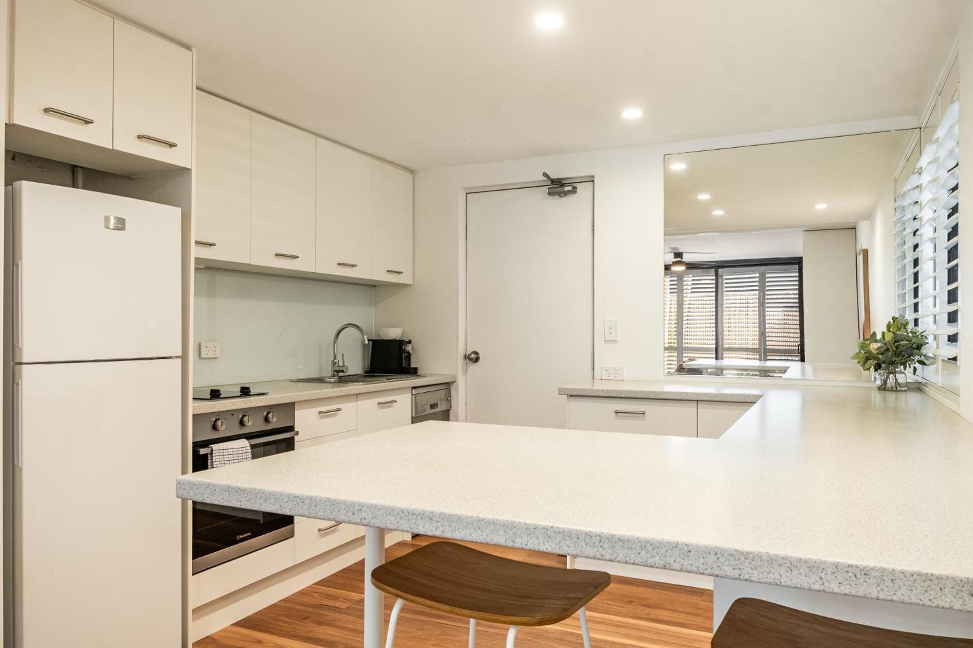 ביירון ביי Julians Apartments מראה חיצוני תמונה